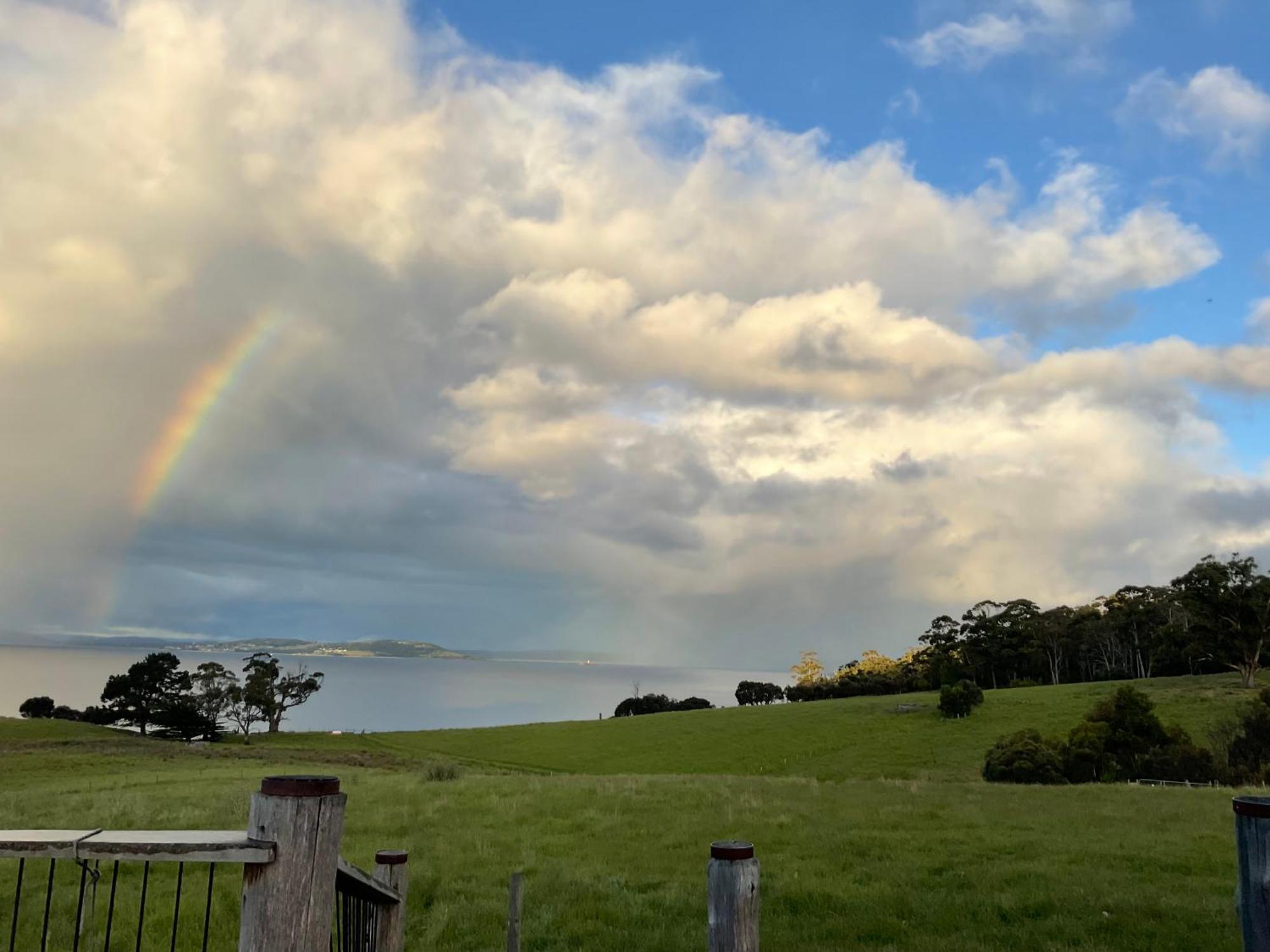 The Woolshed And Farmhouse Blue, Bruny Island Barnes Bay Exterior photo